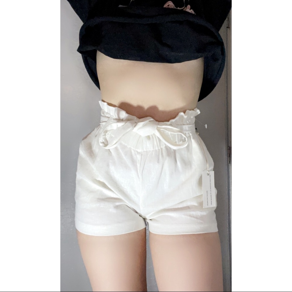New white cream tie shorts with the tag still on! In great condition.